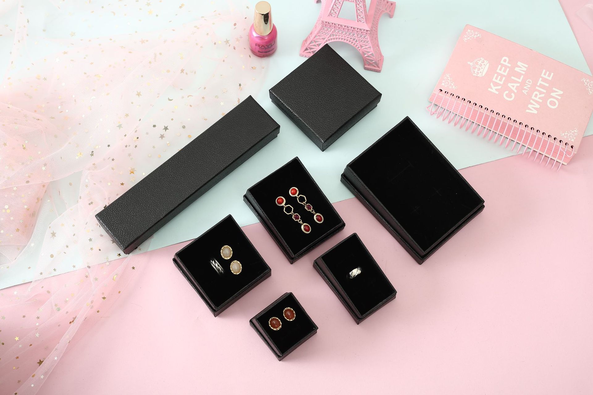 Simple Style Solid Color Paper Jewelry Boxes display picture 1