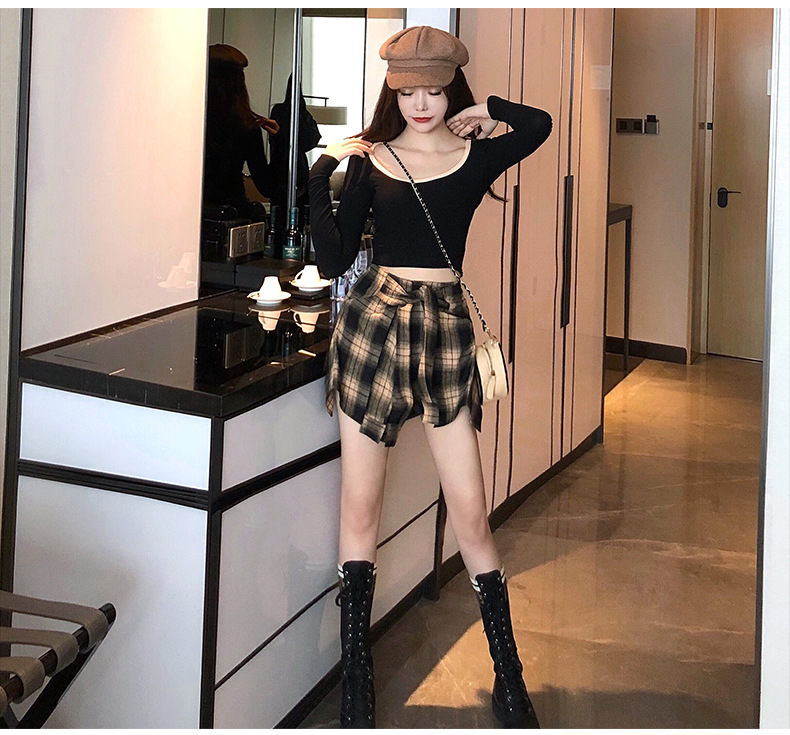 High-waisted plaid shorts 8