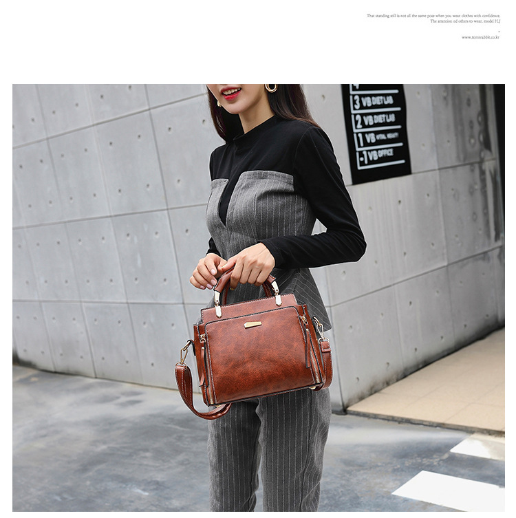 Women's Medium Pu Leather Solid Color Vintage Style Classic Style Zipper Crossbody Bag display picture 2