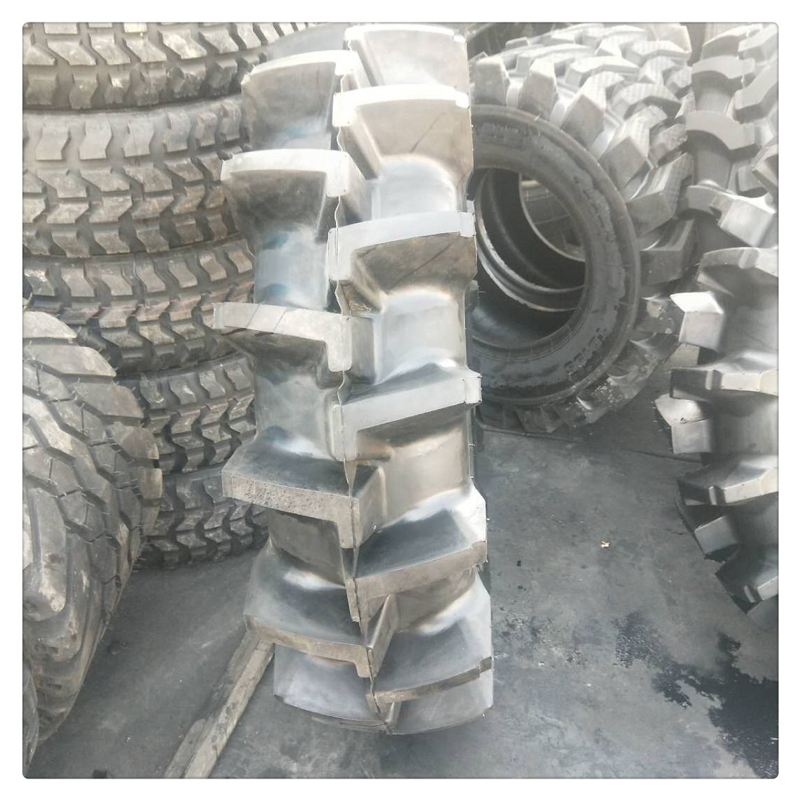 供应12.4/11-28 人字花纹PR-1农用水田轮胎灌溉拖拉机轮胎