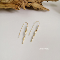 Elegant and Minimalist Long-Tailed Hand-Twisted Haze Gold Earrings with European and American Style Hook Pendant Decorations
