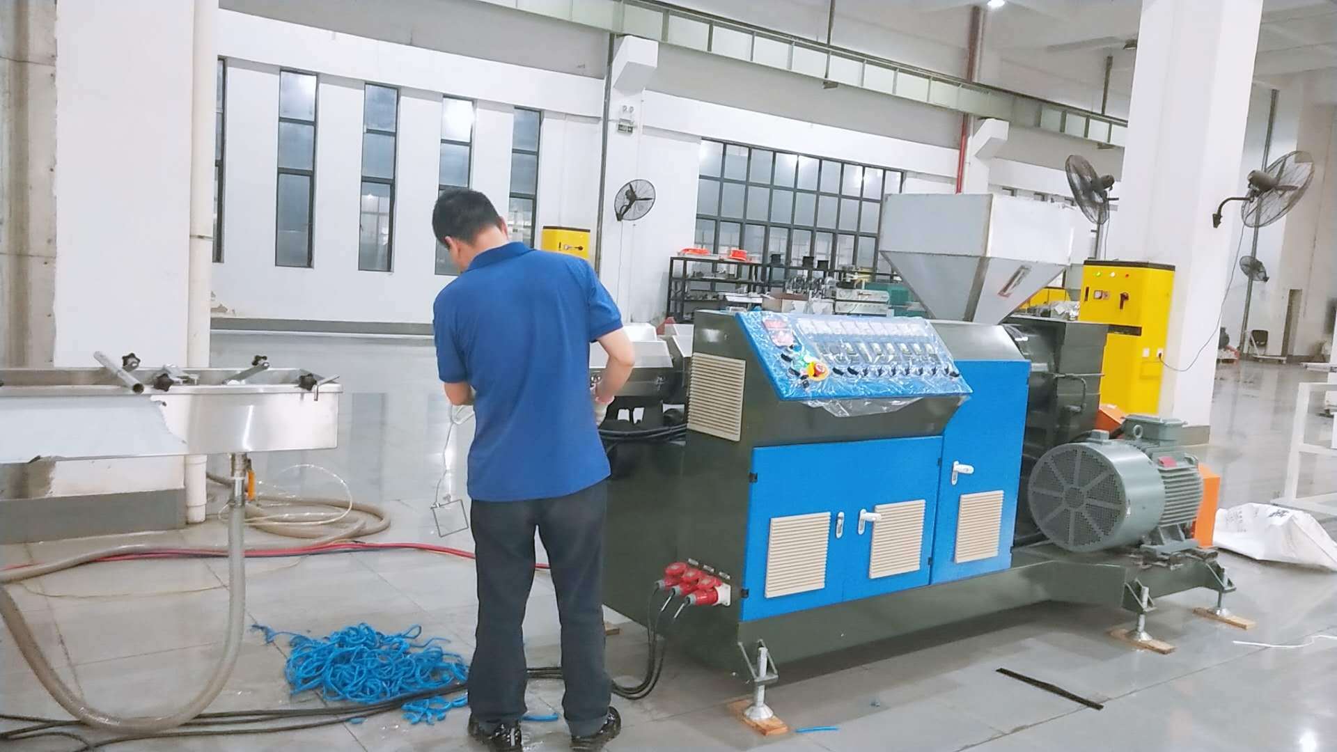 东莞厂家PVC封边条押出生产线   PVC家具封边条挤出生产线