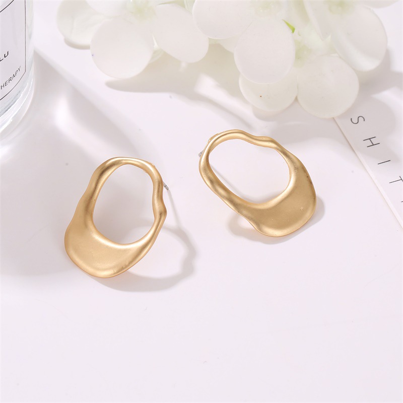 Creative Irregular Metal's Earrings Environmental Protection Electroplating Asian Gold Hollow Circle Earrings Women display picture 4