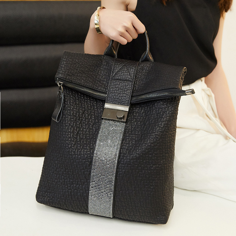 廣州女包2019新款歐美複古軟面鑲鑽雙肩包女式背包個性鎖扣旅行包