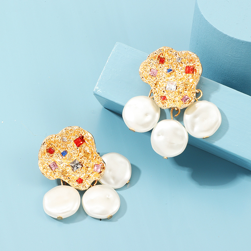 Irregular Pearl Metal With Colored Diamond Stud Earrings display picture 4