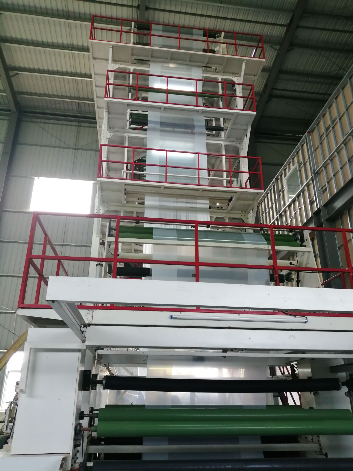 PE热收缩膜耐温收缩包装膜热封膜啤酒饮料包装膜PE打包膜塑封膜