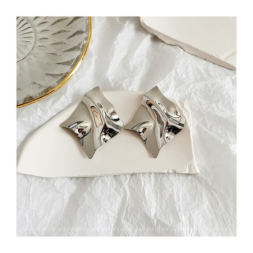 European and American new fashion simple gold-plated pleated earrings personalized exaggerated earrings women's earrings earrings