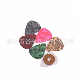 吉他拨片  6个一套0.5mm厚度的赛璐珞拨片混色+贴软木圈圈