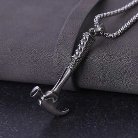 创意不锈钢锤子项链夜店嘻哈铁锤榔头潮男吊坠时尚钛钢朋克配饰