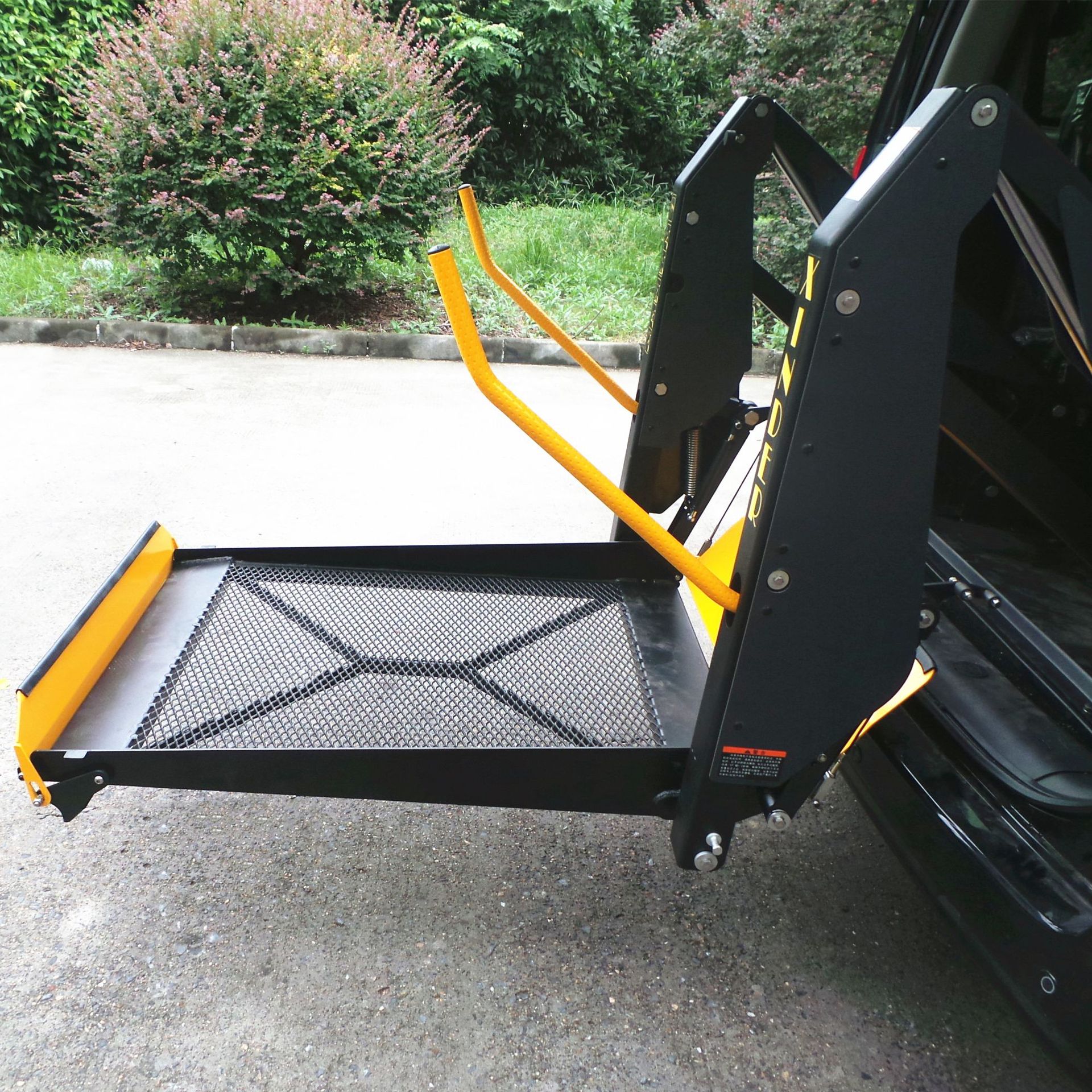 信德泰克车用电动轮椅升降机 无障碍轮椅升降台 欧盟CE