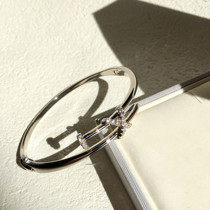 Designer-inspiriertes Nagel-Kreuz-besetztes Diamant-Druckknopf-Charm-Armband für Damen, Modeschmuck-Accessoires, beste Geschenke für Sie, Hochzeits-Party-Dekoration_voghion.com