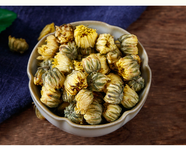 Tai Ju Chrysanthemum Tea (Chrysanthemum morifolium) — Dried Flower Buds, 100g Loose Leaf in use