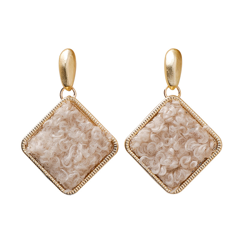 Japanese And Korean Fashion Autumn And Winter Lamb Hair Square Earrings Plush Face Earrings display picture 2