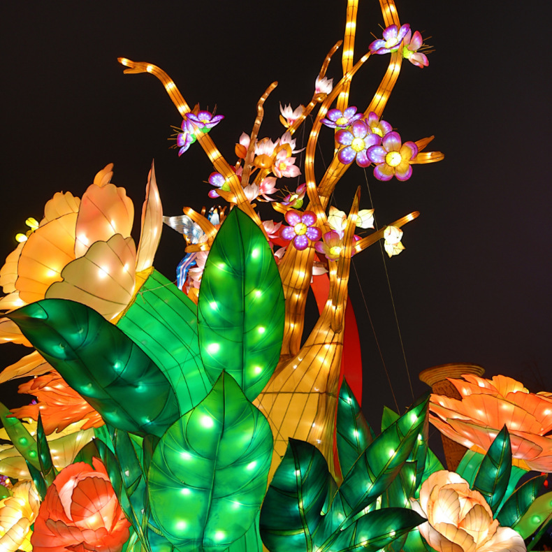 �нӳ��н��յƹ��������̣�ʥ�����껧��ƹ⻭���λ��������