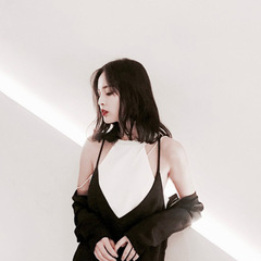 Manufacturer wholesale wig for women with medium-long hair, clavicle hair, middle-parted bangs, temperament, face-shaping, long curly hair, one-piece hair service