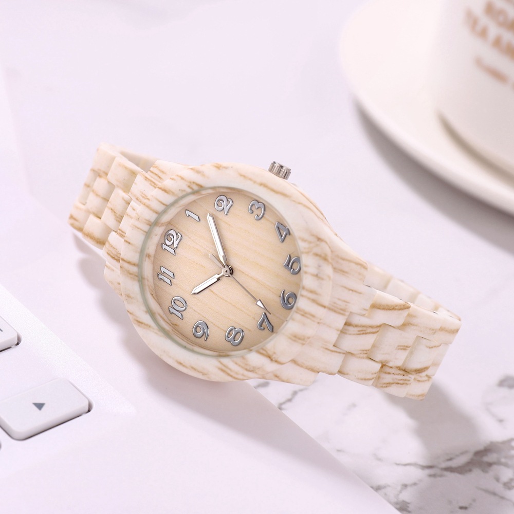 Berühmtheit Gleicher Stil Gummi Männliche Mode Digitale Kreativität Großes Zifferblatt Moderne Nachahmung Sandelholzmuster Paaruhr_voghion.com