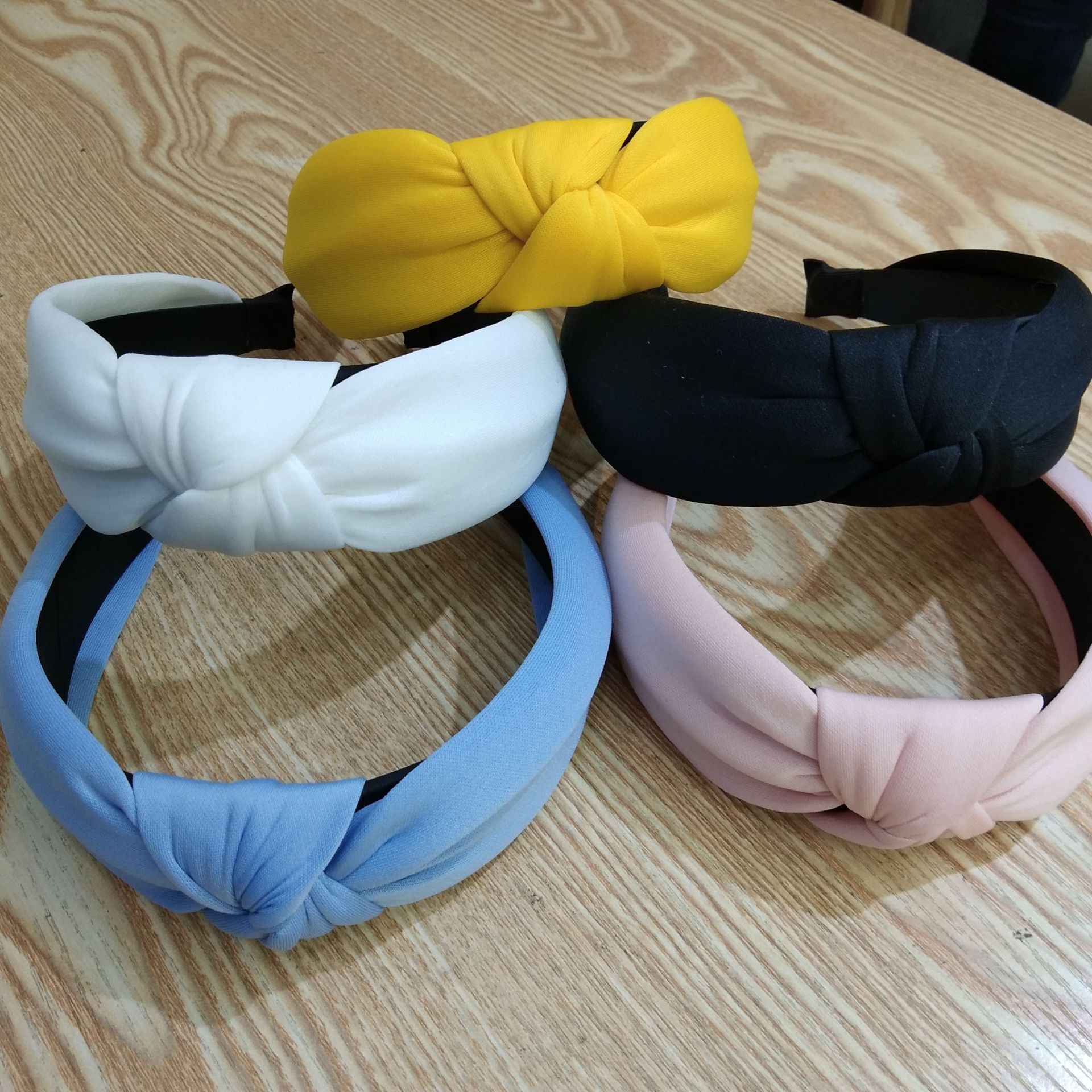 Korea's New Milk Milk Thickening Sponge High-end Fabric Hairpin Headband Wholesale Nihaojewelry display picture 2