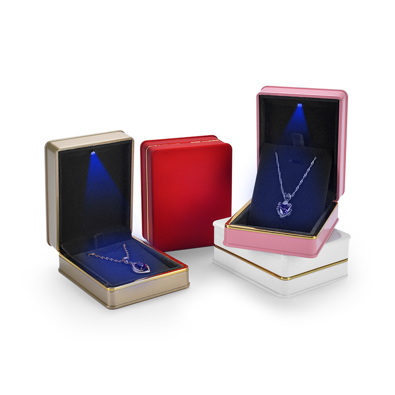 现货批发LED首饰盒创意求婚戒指盒吊坠盒  射灯首饰盒项链盒定 制