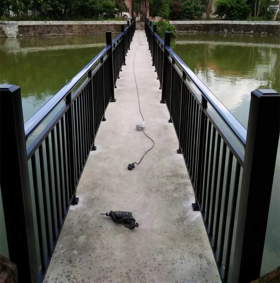 安平直销铝合金阳台护栏定制空调阳台锌钢防护栏别墅阳台隔离护栏