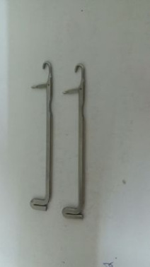 粗针，82mm长度，厚2.2mm,针宽3.1mm,钩宽5.2脚宽12.5mm