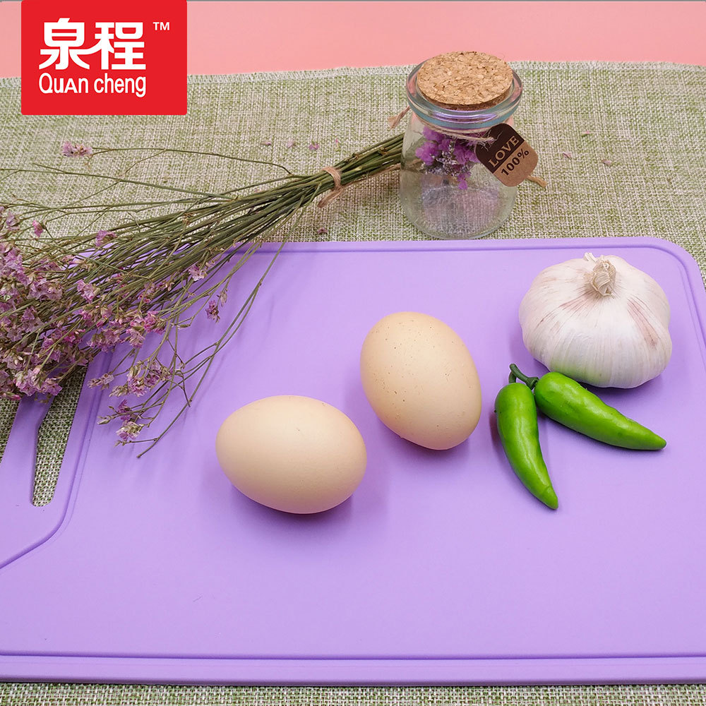 矽膠菜板創意廚房工具家用可彎曲食品級矽膠切菜板批發定制水果板