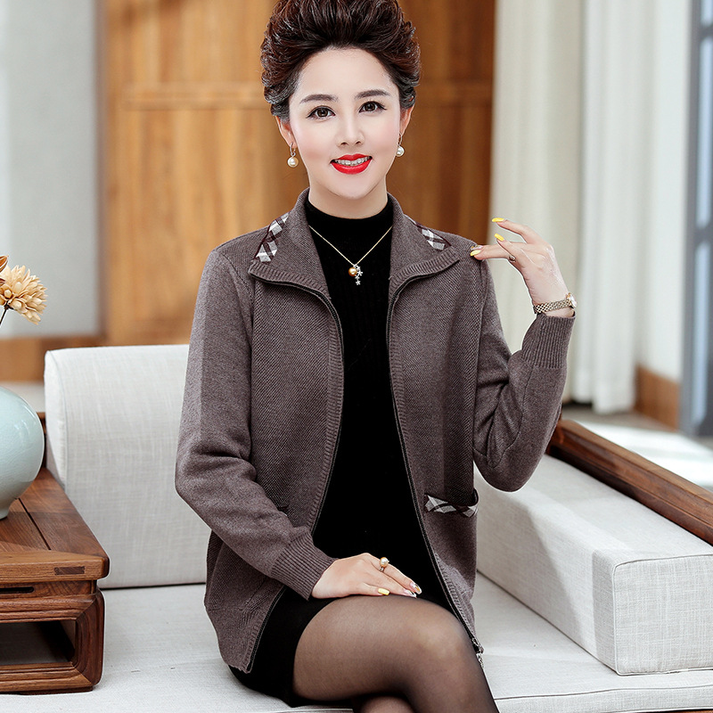 Middle-aged and elderly women's autumn and winter new high-end woolen sweater fashion embroidered lapel zipper cardigan sweater sweater mother outfit