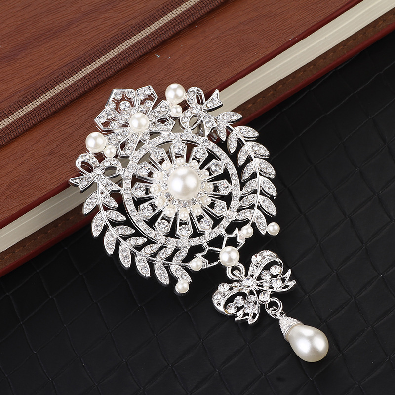 36g Weight Brooches Classification Holiday, Daily Occasion Alloy Material Flower Pattern Women's Gender Plating Design Elegant Style Elegant Pin Flower Alloy Plating Women's Brooches 26