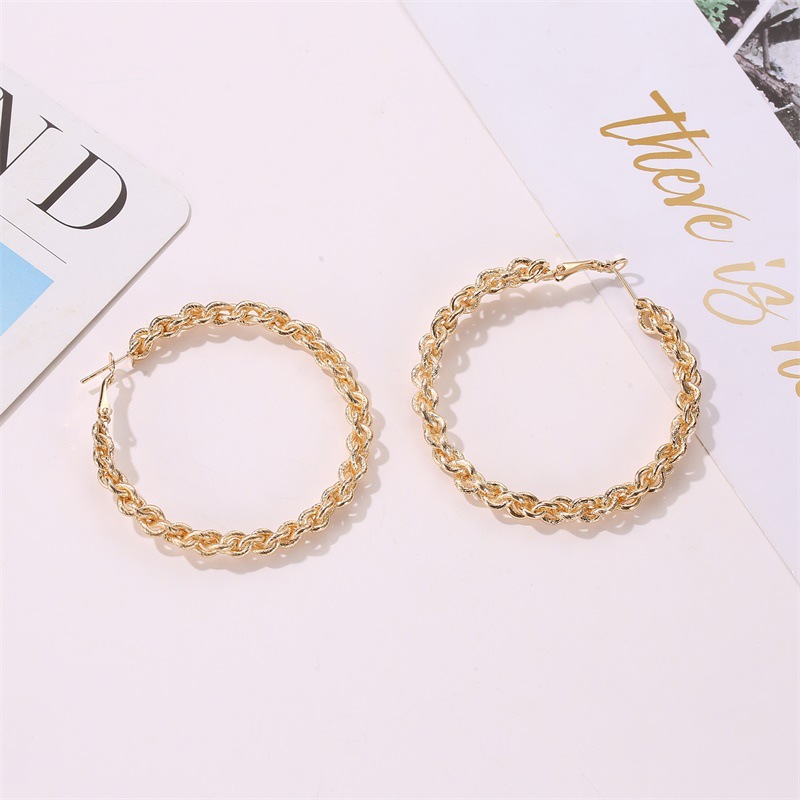 New Creative Woven Design Alloy Earrings Exaggerated Large Circle Twist Earrings Wholesale Nihaojewelry display picture 4