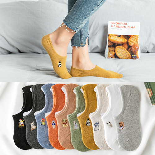 New Japanese embroidered cartoon invisible socks for women, retro style spring and summer silicone non-slip cotton embroidered boat socks