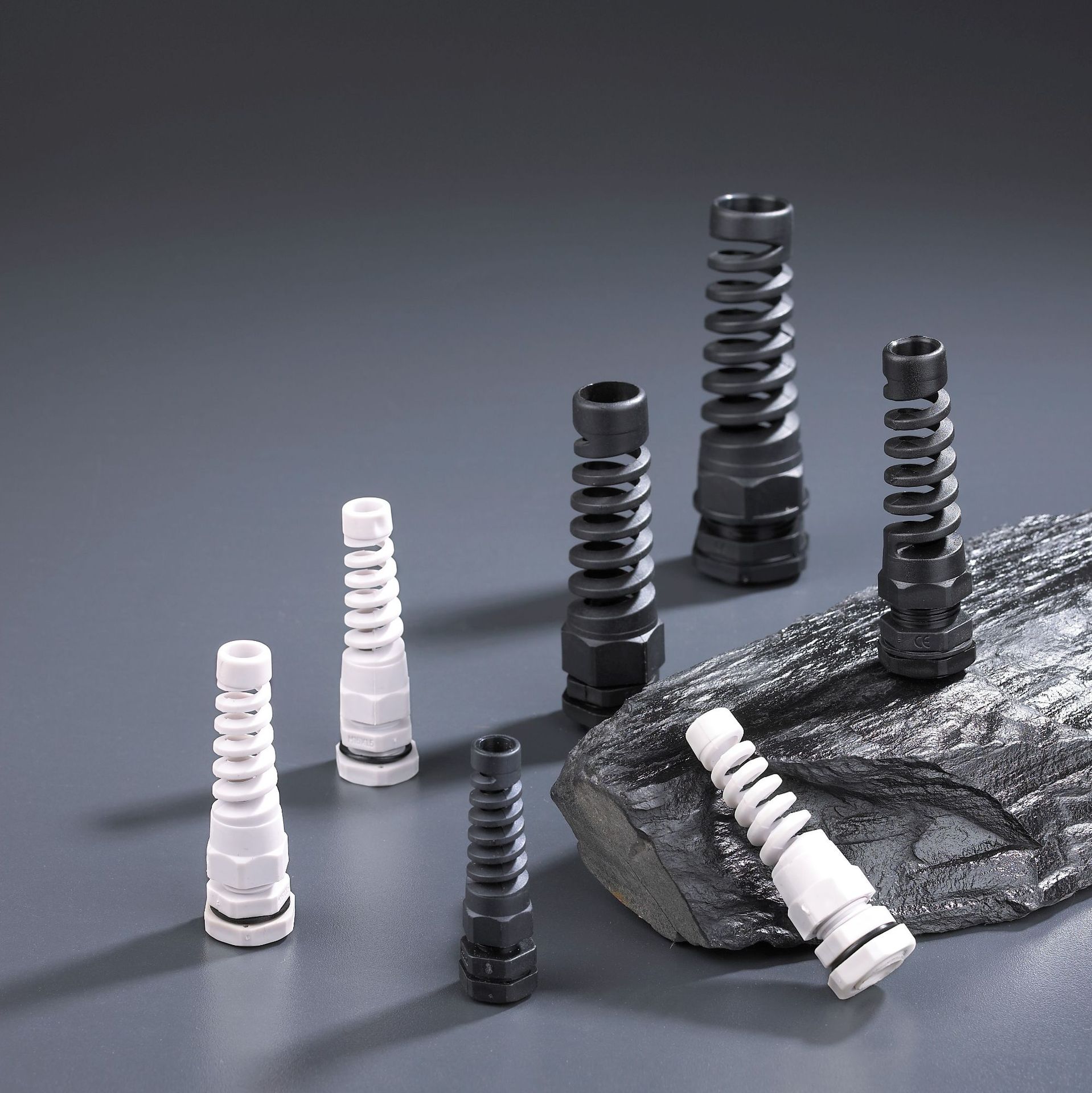 厂家直供M12/PG7分体防折弯电缆接头尼龙防水固定头耐扭式保护