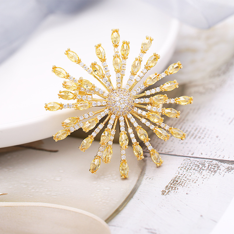 Micro-inlaid Zircon Snowflake Brooch Brooch Luxury Clothing Accessories display picture 2