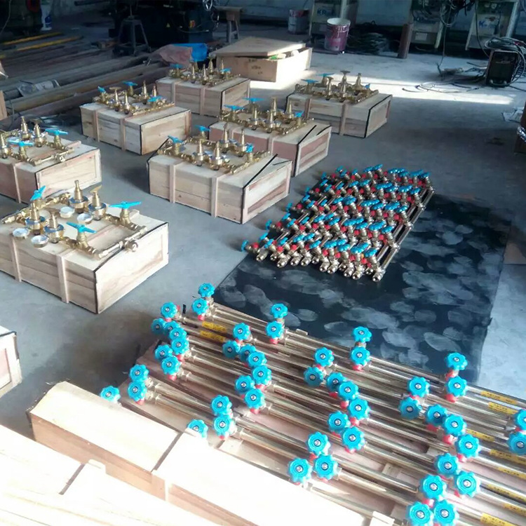 供应批发　二氧化碳充灌排汇流排各类气体用气排|ru