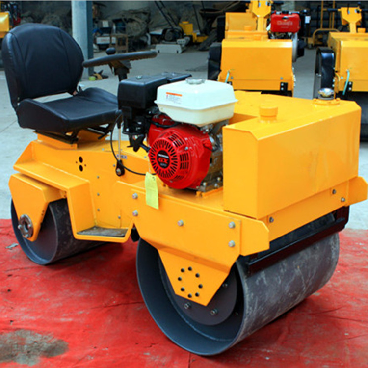 柴油双轮压路机    驾驶式振动压路机    850型压实机