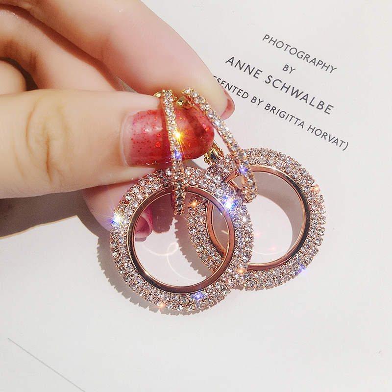Fashionable hypoallergenic elegant universal earrings