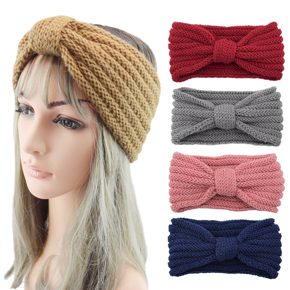 Knitted hairgrip with bow