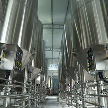 不銹鋼精釀啤酒設備 自釀啤酒機 啤酒生產線 青島啤酒設備