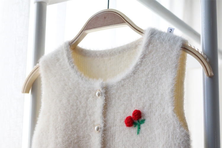 樱桃手工花开衫马甲