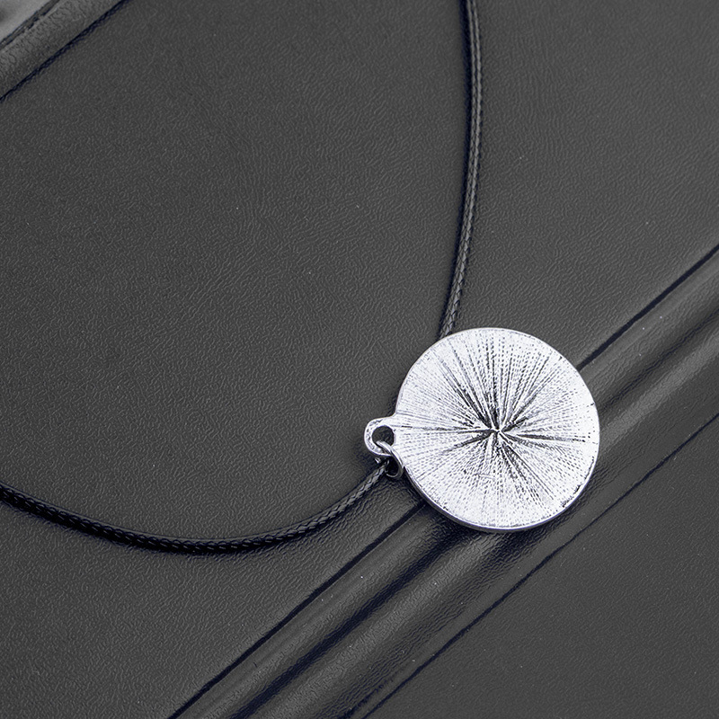 cat paw print necklace Viking animal dog paw print retro circle pendant necklace clavicle chain whol