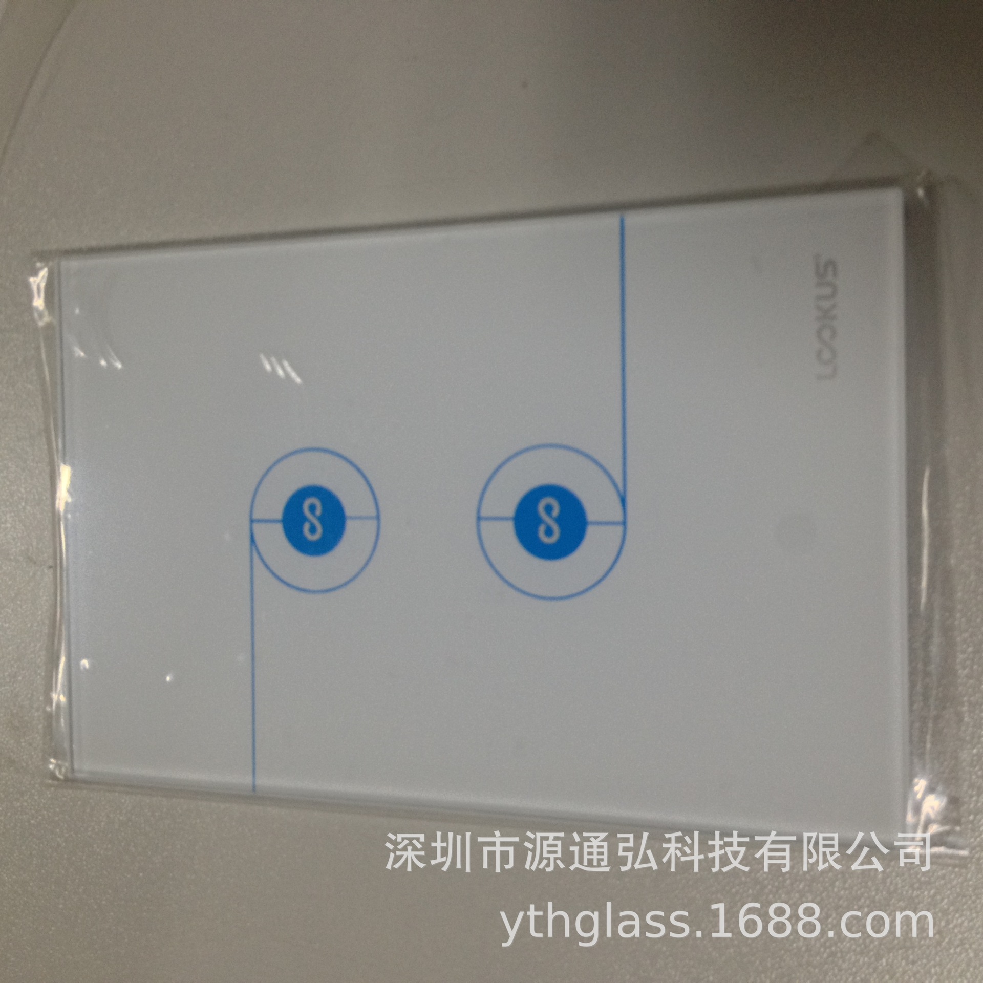 厂家深加工超白86开孔钢化玻璃开关面板亮边玻璃 CNC精雕内孔