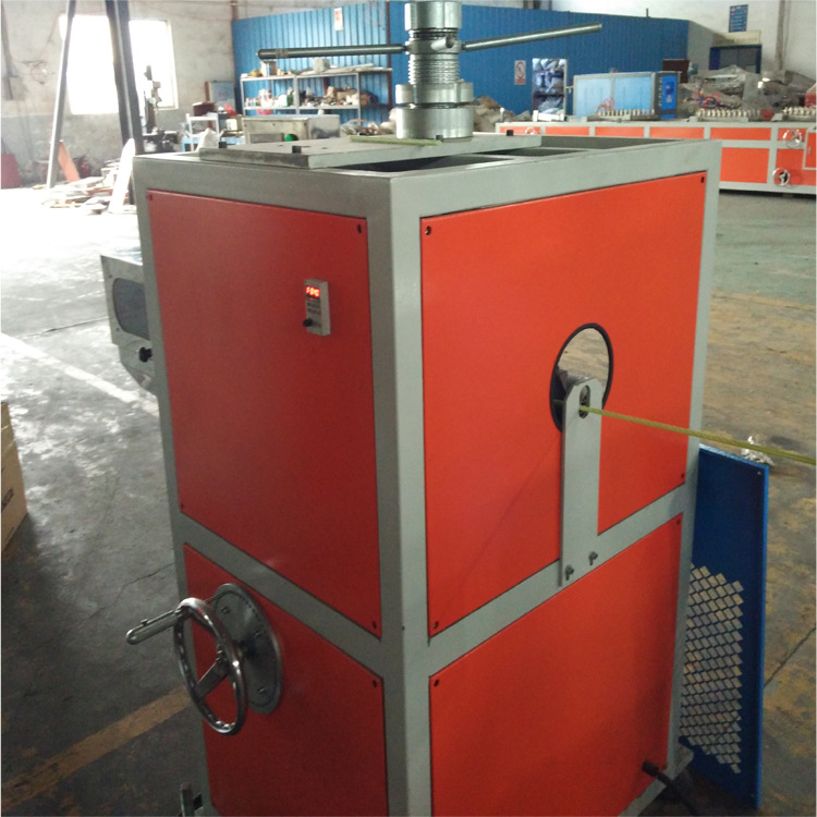 螺旋错位牵引机 塑料挤出机设备牵引机 广州联信塑料机械厂