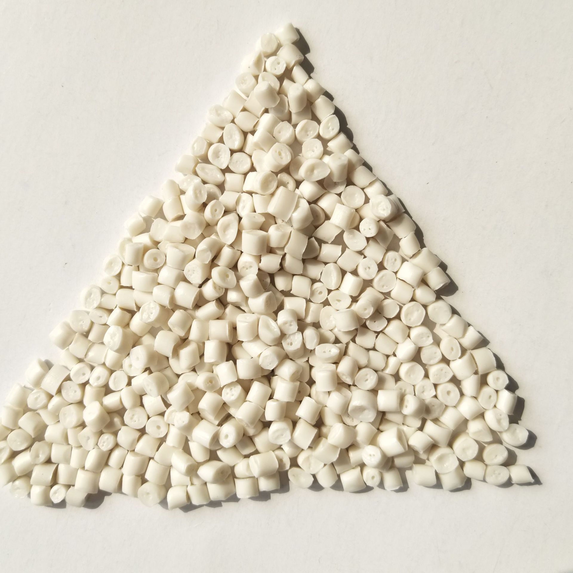 供应PP再生料、乳白色工程聚丙烯比重轻韧性好好配色注塑级