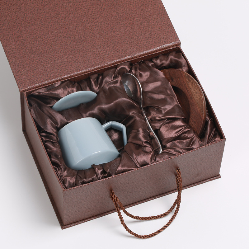 Taza de oro, taza de cerámica, taza de café, taza de agua, con tapa sin agujeros a prueba de polvo, cuchara, posavasos, LOGOTIPO tallado