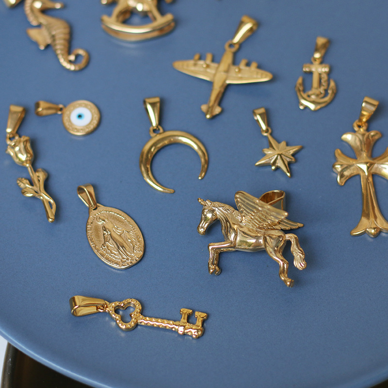 3g Weight PVD Coated Gold Plating Process Pendant Jewelry Making Type Real Gold Plated Plating Material DIY Jewelry Accessories Classification 1 Piece Quantity 304 Stainless Steel Material Moon, Rose Pattern Retro, Simple Style Style Waterproof Non Tarnish Craft 1 Piece 304 Stainless Steel PVD Coated Real Gold Plated Moon Rose Pendant DIY Jewelry Accessories 3