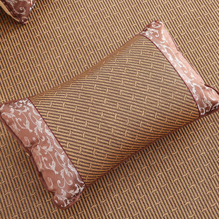 Удобная и высокая подушка для летних ковров