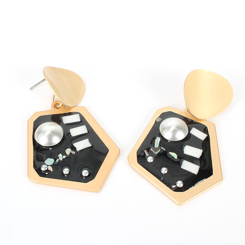 Simple Atmospheric Earrings Imitation Pearl Drip Oil Earrings display picture 5