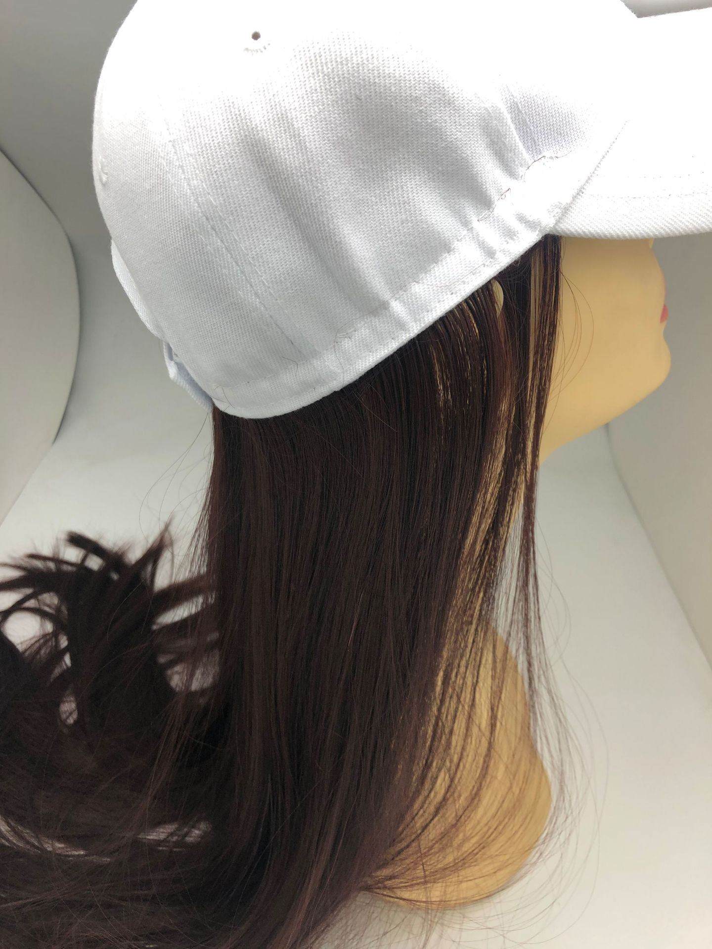 Fabricante venta directa de perucas sombrero perucas de cabello largo sombrero de lengua de pato fibra química seda de alta temperatura varios estilos de color