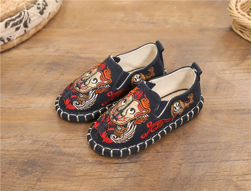2024 old Beijing cloth shoes women's Tang suit shoes new children's embroidered shoes Hanfu cloth shoes ethnic style children's shoes