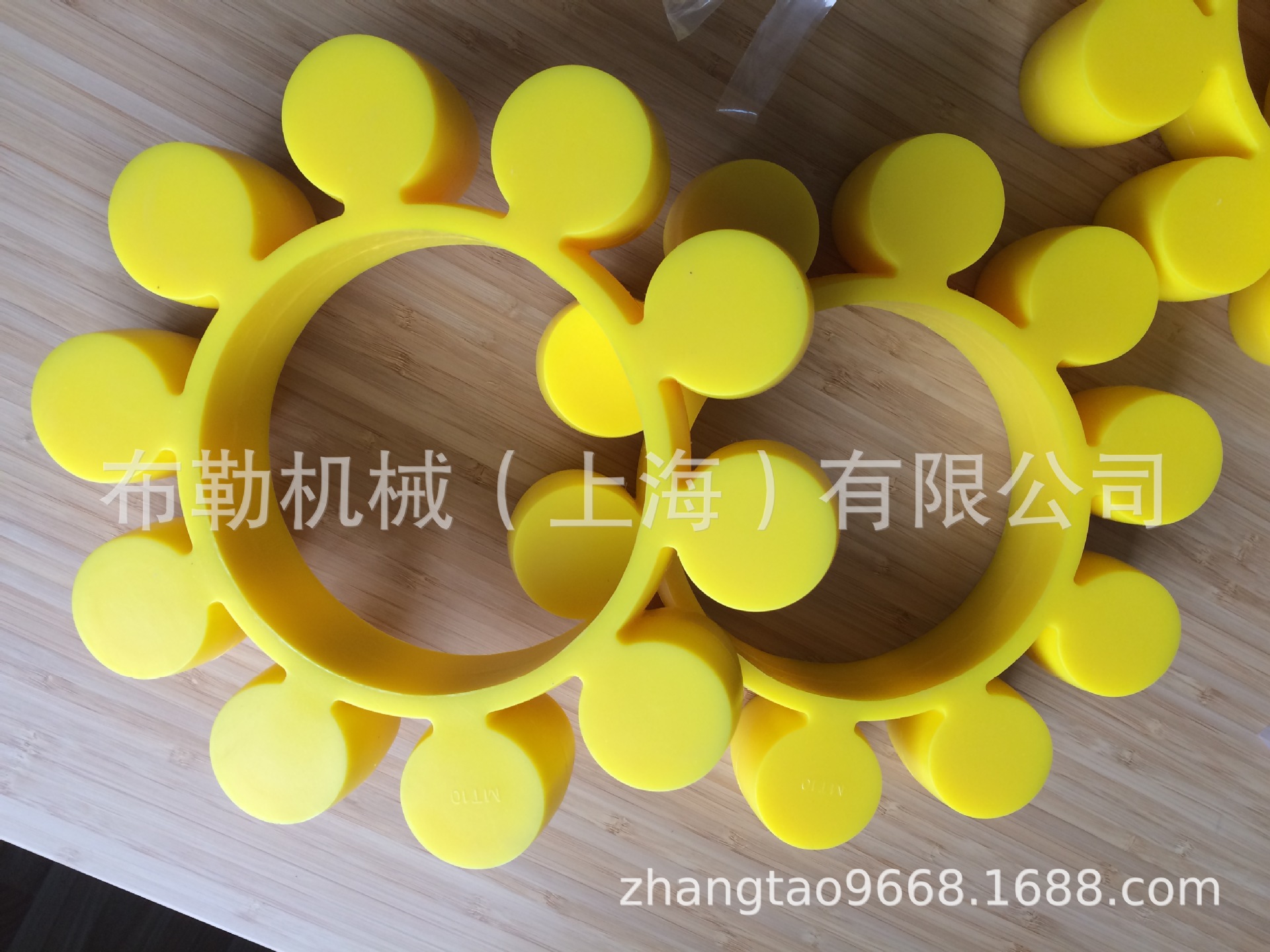 变二移动真空机组罗茨泵修理配件名称:梅花缓冲垫型号:MT5 . MT6