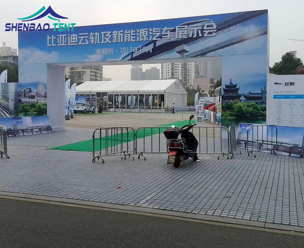 厂家出售浪漫婚礼篷房 供应室外婚庆篷房 带布幔玻璃门窗欧式帐篷