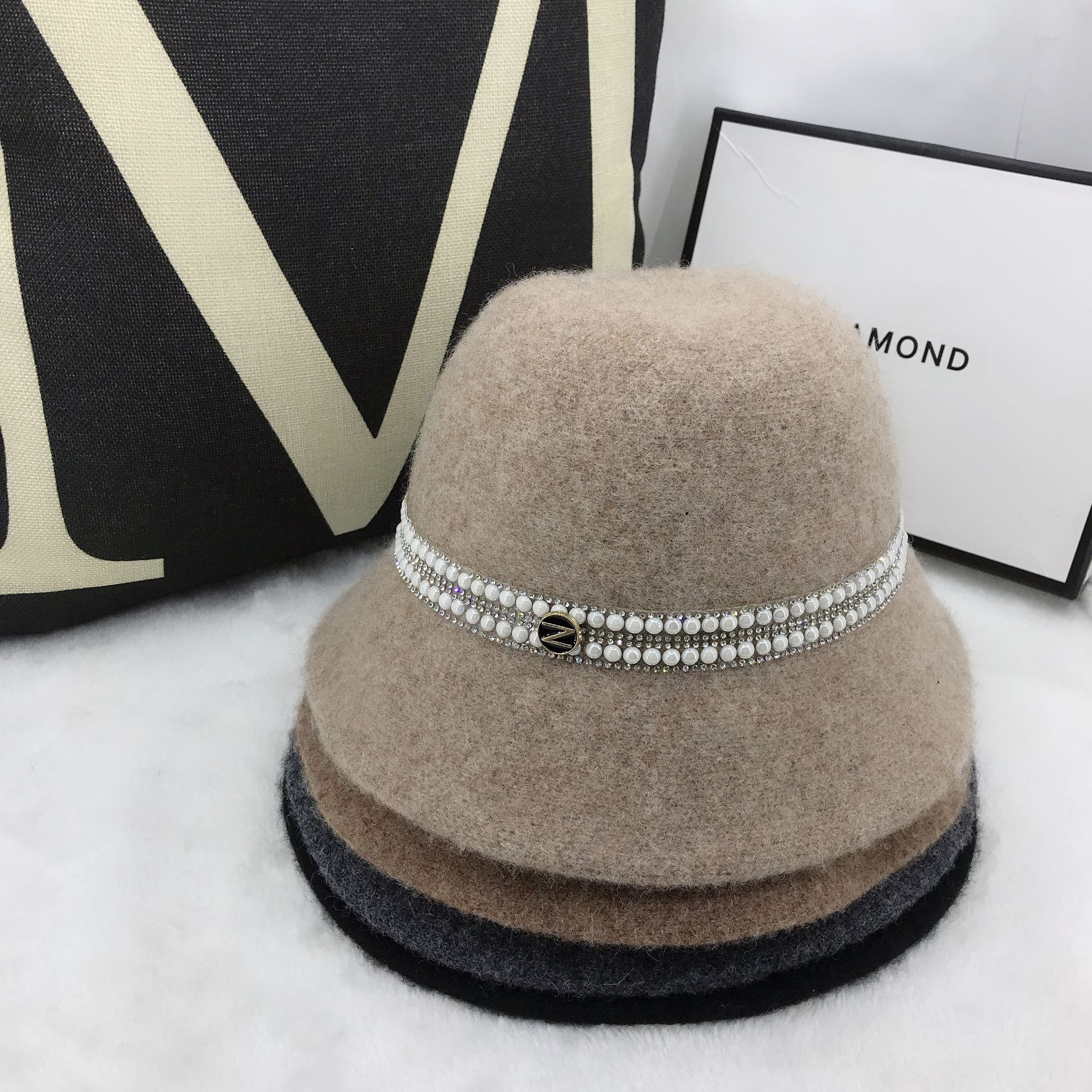 Chapeau de bassin en cachemire d'automne et d'hiver élégant style célébrité perle strass mode rétro chapeau thermique britannique_voghion.com